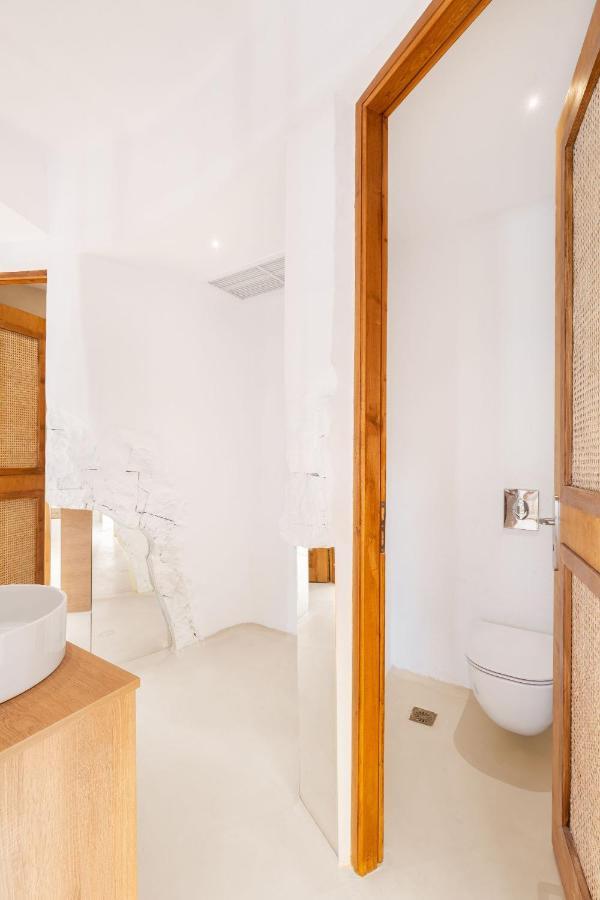 Faos Exclusive Suites Орнос Екстериор снимка