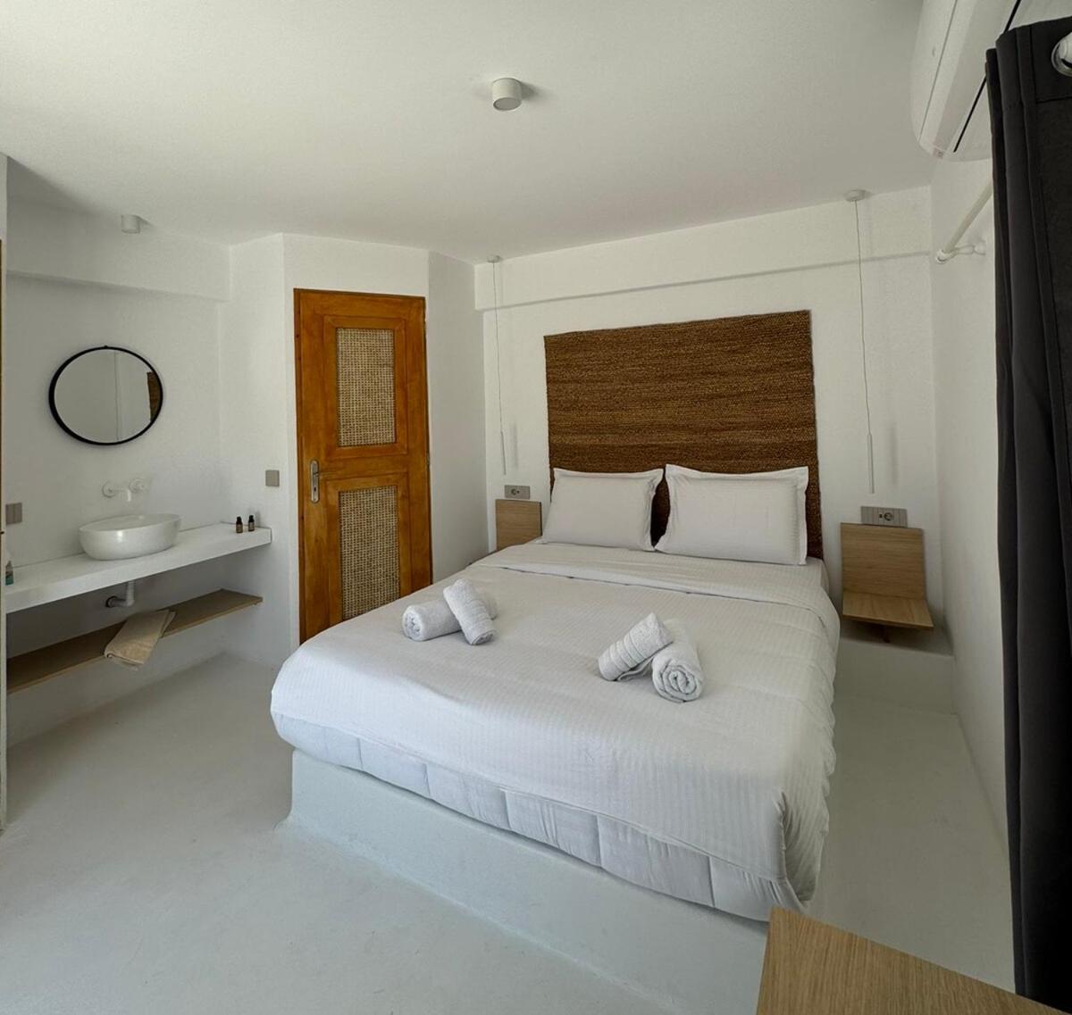 Faos Exclusive Suites Орнос Екстериор снимка