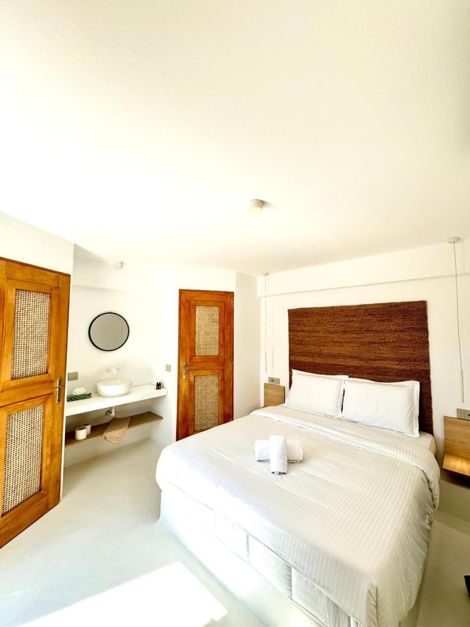 Faos Exclusive Suites Орнос Екстериор снимка